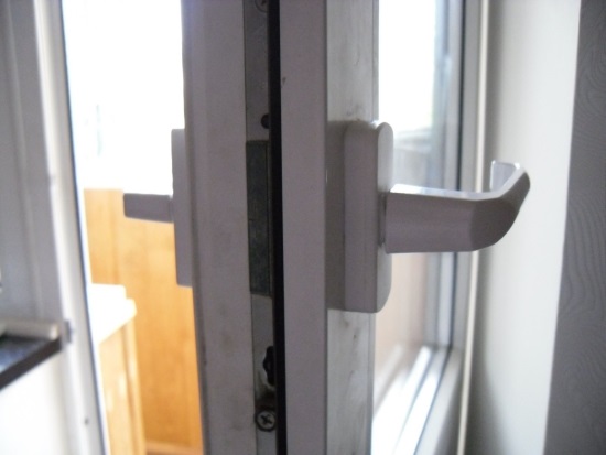 Двухсторонняя-ручка-для-металлопластиковых-и-ПВХ-дверей-aken_kiev_ua4.jpg