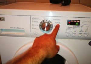 Как-включить-слив-воды-в-стиральной-машине-LG-300x210.jpg